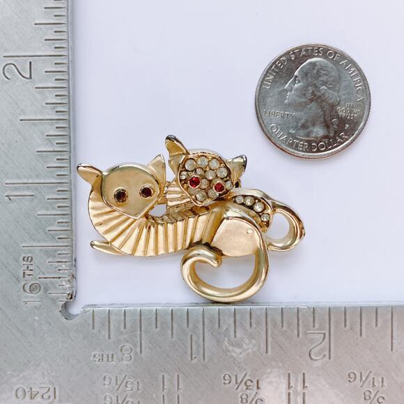 VTG Brooch Rhinestone Twin Cat Mid Century Quirky Figural Jewelry Gold Tone Pin - Picture 10 of 11